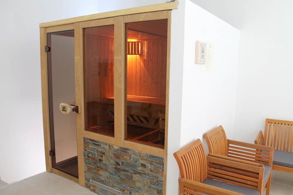 sauna-chateau-charbogne-6184b406.jpg